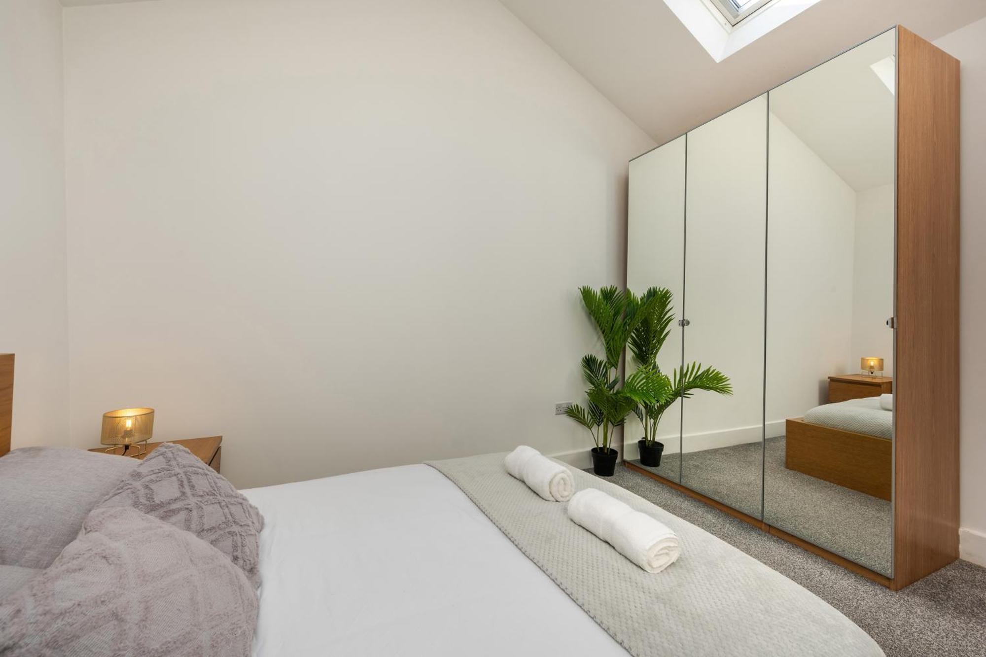 Stylish Two Bedroom Apartment By Central London With Garden エクステリア 写真